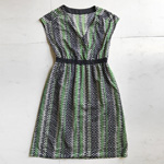 幾何学柄のワンピース