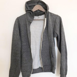 いいアジが出ているAmerican Apparel のジップパーカーの写真