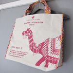 ラクダの絵が描いてあるエコバッグ