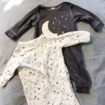 H&M ベビーロンパース パジャマの写真