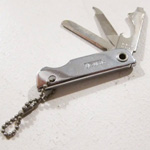 シルバーのTRIM小型三徳ナイフ