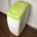 アップリカ におわなくてポイ おむつ専用ゴミ箱 ライムグリーンの写真