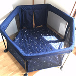 洗えてたためるポータブルベビーサークルの写真