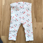 さくらんぼの総柄のレギンス