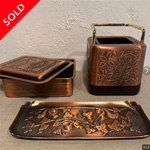 ブロンズ仕上げのケース