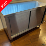 ステンレスのキャビネット