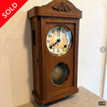 アンティークな雰囲気の柱時計