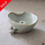 花びらの様な常滑焼の一輪挿し