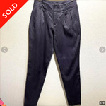 トゥモローランド デプレ 光沢ストレッチテーパードパンツ