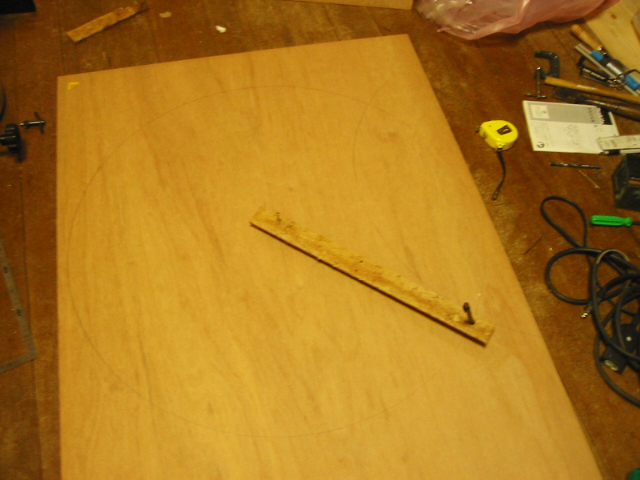 ベニヤに綺麗な円を切り抜く方法の写真