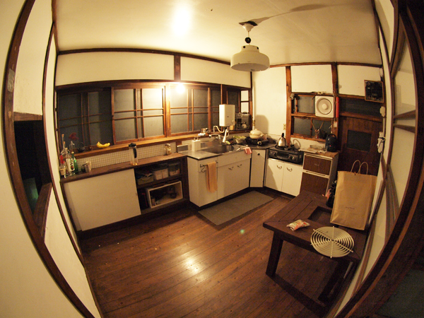 和風だけど白とウッド基調のナチュラルなキッチン