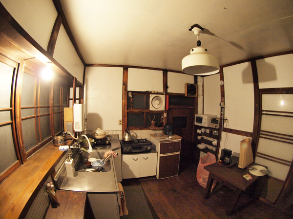 和風のキッチンを小奇麗に改装した様子