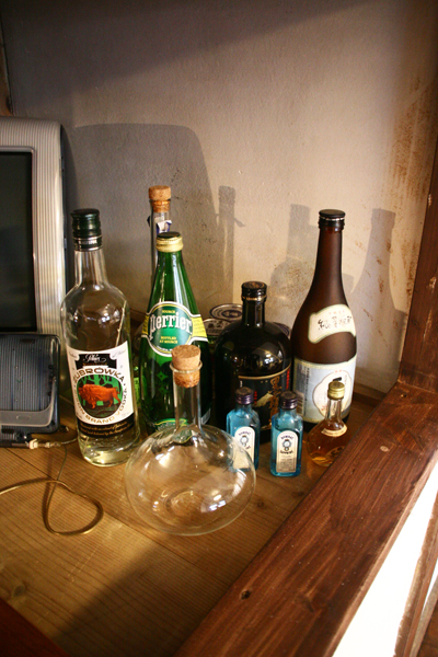 押入れを有効活用してお酒類をディスプレイした様子