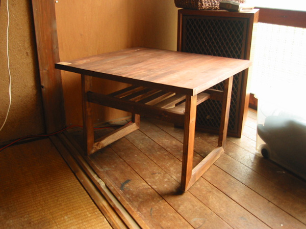 DIYで製作した竹の集成材のサイドテーブル