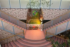 ２階からエントランスを覗いた様子